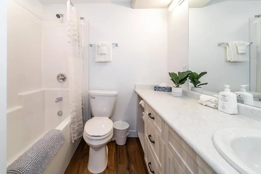 Modern Country Retreat-5 Min To Dtn-U/G Parking Apartment Edmonton