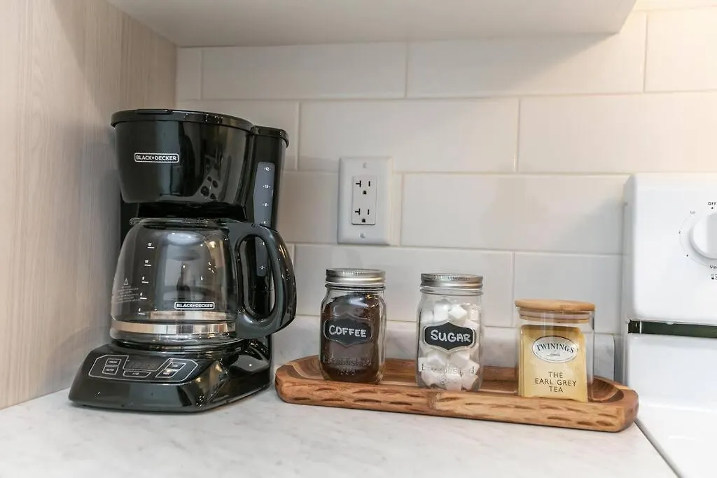 Modern Country Retreat-5 Min To Dtn-U/G Parking Apartment Edmonton Canada