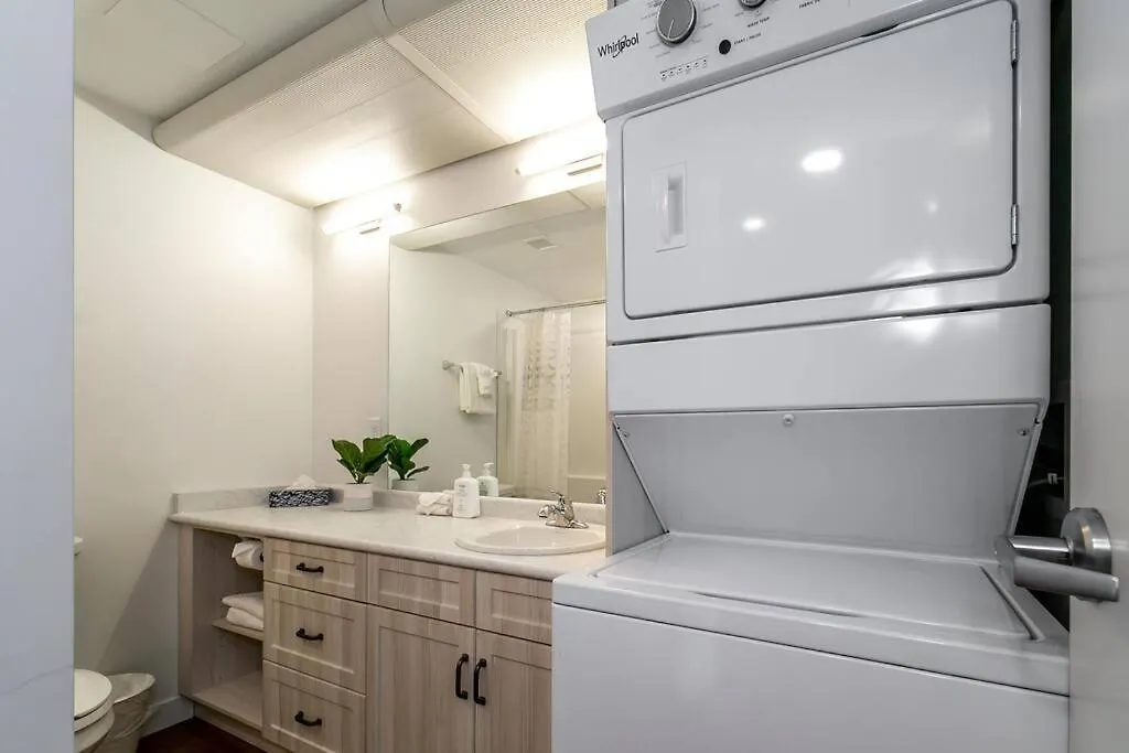 Modern Country Retreat-5 Min To Dtn-U/G Parking Apartment Edmonton Canada